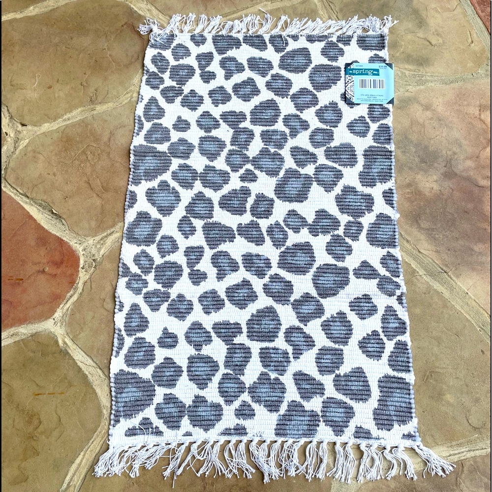 White & Gray Leopard Print Rug